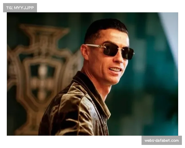 C罗换发型引发热议 一天内收获五百万点赞创社交媒体新纪录